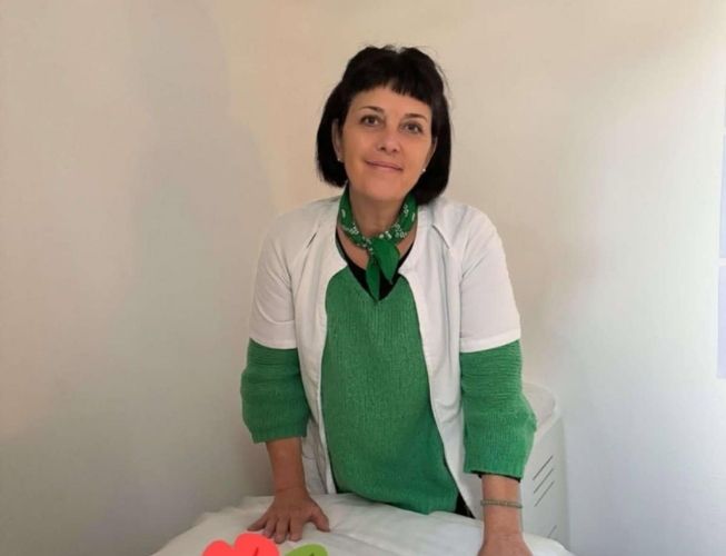 Portrait de Ghislaine Granier dans son cabinet à Albi